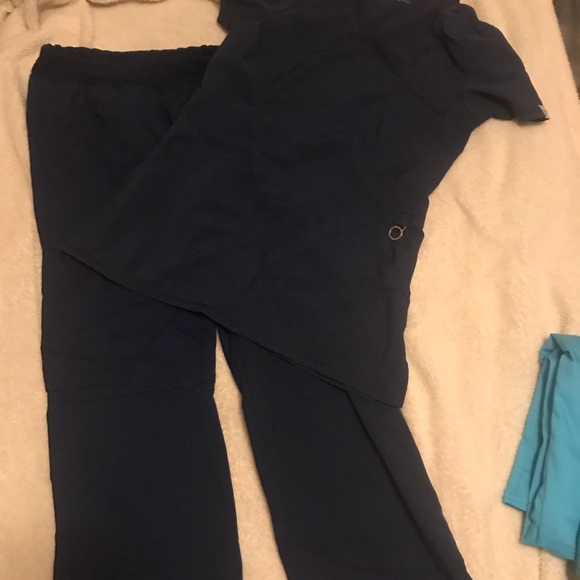 Cherokee scrub sets in various colors - Picture 5 of 8